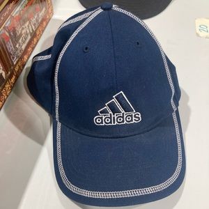 CLEAN ADIDAS CAP ADJUSTABLE